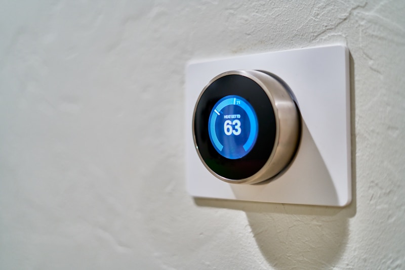 Thermostat connecté pour le contrôle du chauffage et climatisation